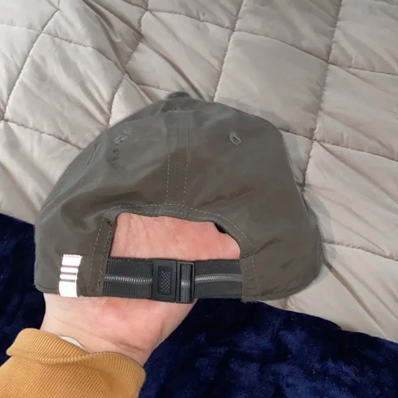 Adidas Originals Relaxed Modern Grey Strapback Hat - Picture 4 of 4